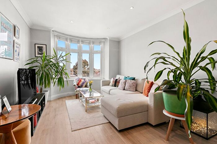 1 Bedroom Flat For Sale In Parkview Court, Fulham High Street, SW6