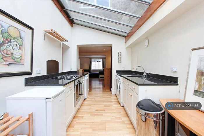 Studio To Rent In Woodstock Terrace, London, E14
