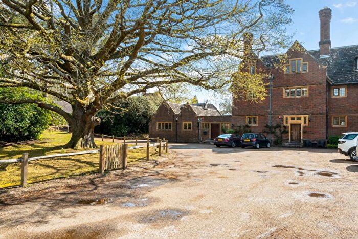 2 Bedroom Flat To Rent In Forest Road Forest Grange, Colgate, RH12