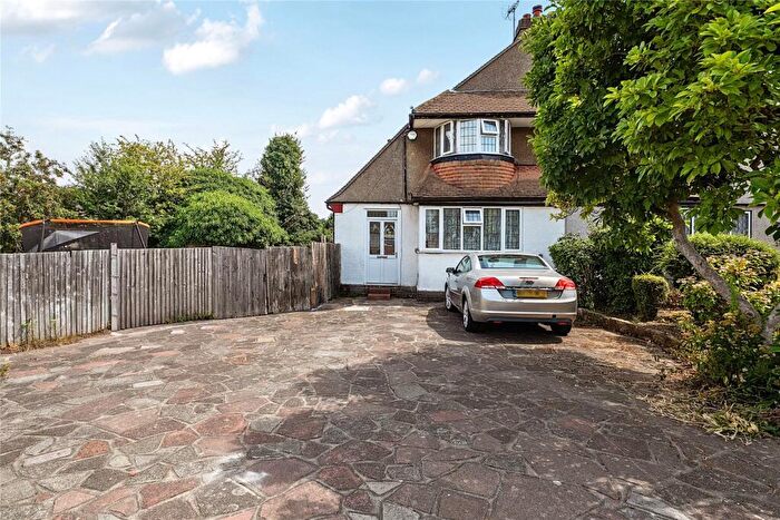3 Bedroom House For Sale In Treewall Gardens, Bromley, BR1