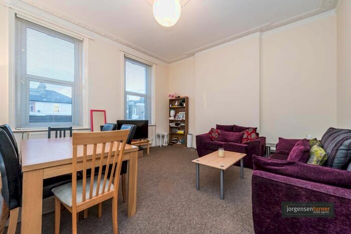 4 Bedroom Maisonette To Rent In Uxbridge Road, Shepherds Bush, London, W12