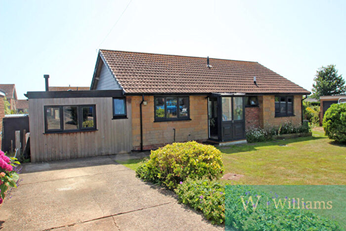4 Bedroom Bungalow For Sale In Redcliff Close, Culver, PO36