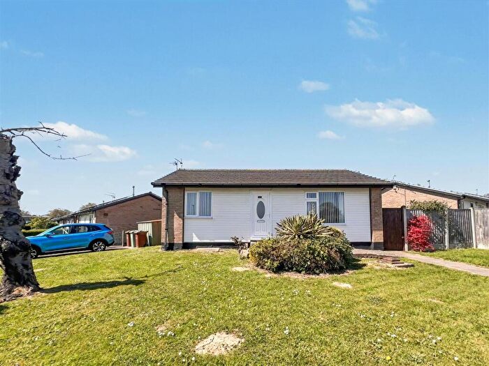 2 Bedroom Bungalow To Rent In Glenbrook Crescent, Nottingham, NG8