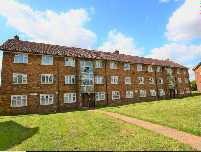 3 Bedroom Flat To Rent In Longhayes Court, RM6