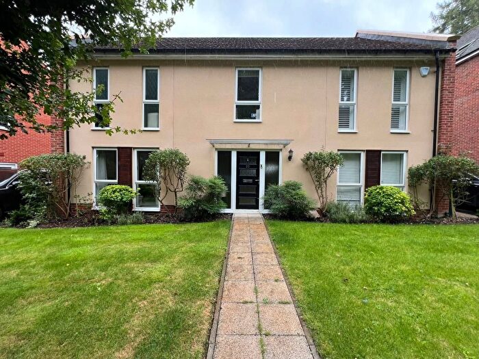 5 Bedroom Detached House To Rent In The Parks, Bracknell, RG12