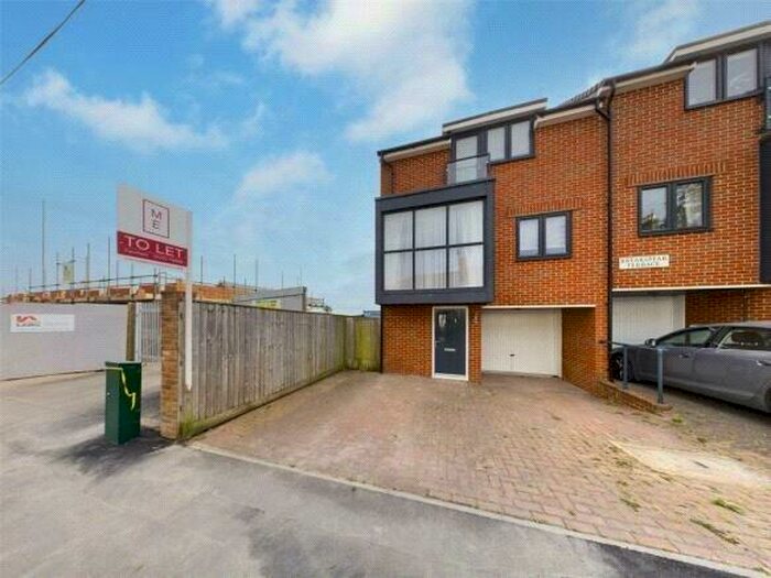 4 Bedroom Semi-Detached House To Rent In Mount Pleasant Road, Aldershot, Hampshire, GU12