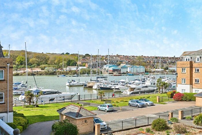 2 Bedroom Flat For Sale In Medina View, East Cowes, Isle Of Wight, PO32