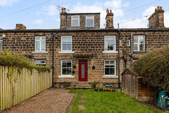 4 Bedroom Terraced House For Sale In Leafield Place, Yeadon, Leeds, LS19