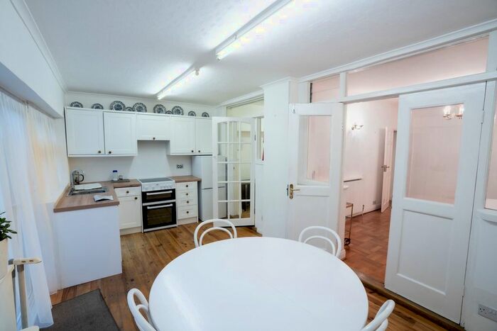 5 Bedroom Detached House To Rent In Queenborough Gardens, Ilford, IG2