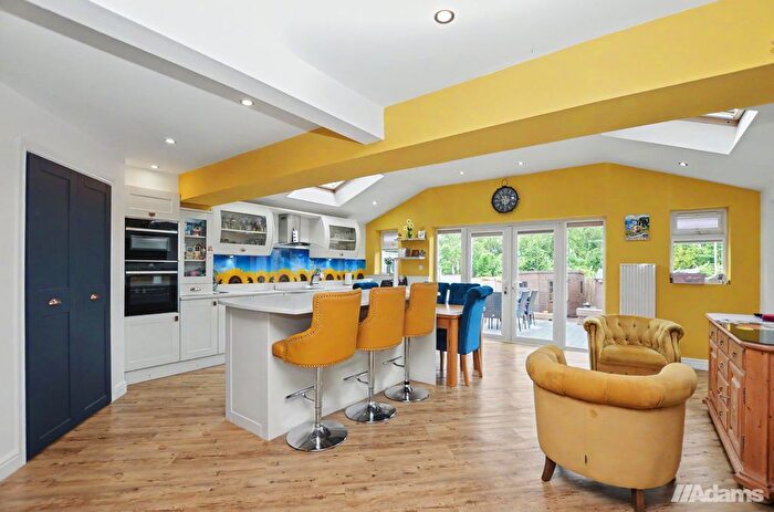 3 Bedroom Detached House For Sale In Embleton Grove, Beechwood, WA7