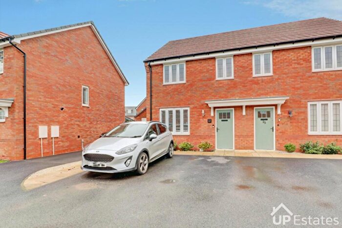 3 Bedroom Semi Detached House For Sale In Partridge Road, Hinckley, LE10