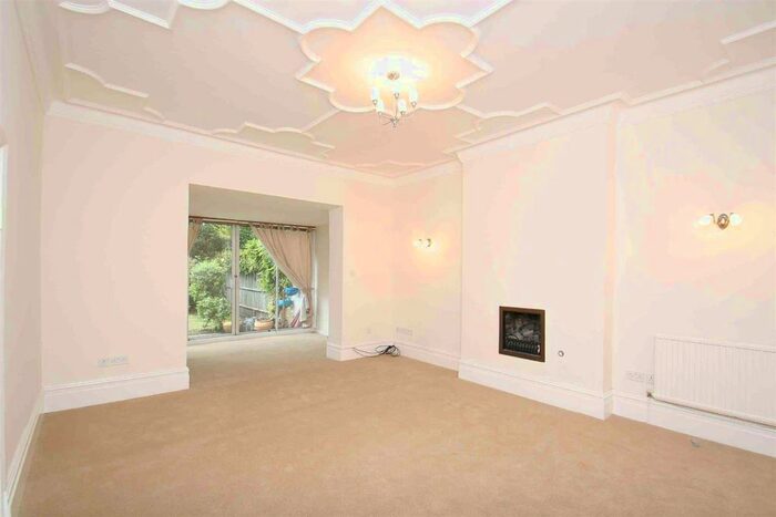 2 Bedroom Flat To Rent In Malbrook Road, London, SW15