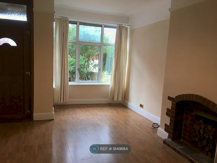 3 Bedroom Terraced House To Rent In Oakhurst Avenue, Leeds, LS11