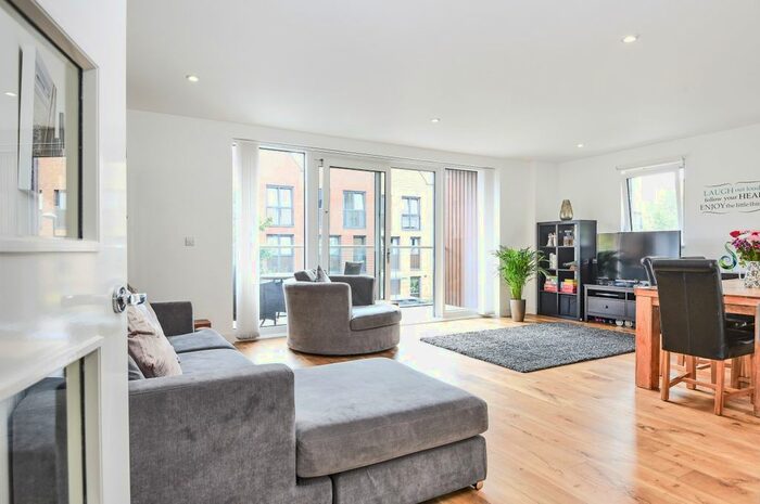 3 Bedroom Flat To Rent In Dowding Drive, London, SE9