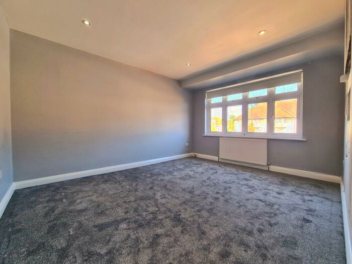2 Bedroom Flat To Rent In Chelford Road, Bromley, BR1