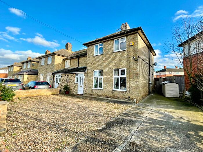 3 Bedroom Semi Detached House For Sale In Auckland Road, Biggleswade, SG18