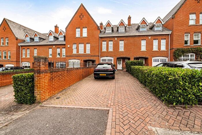 4 Bedroom Town House For Sale In Nightingale Walk, Windsor, SL4