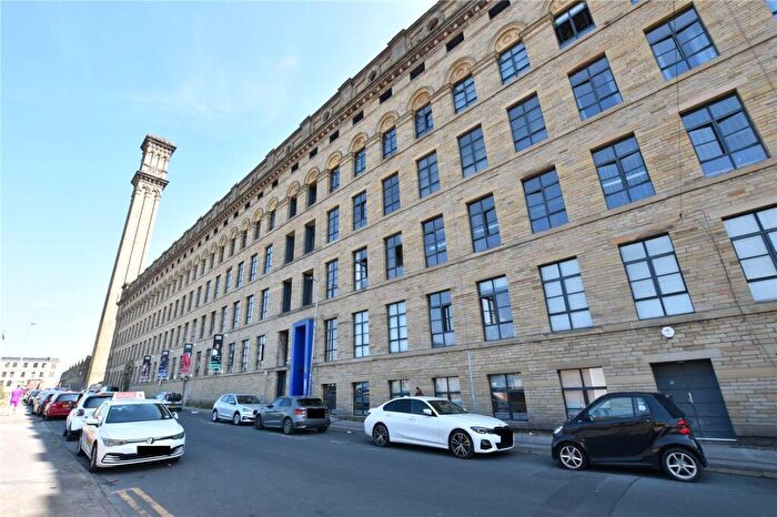 2 Bedroom Apartment For Sale In Apartment, Silk Warehouse, Lilycroft Road, Bradford, West Yorkshire, BD9