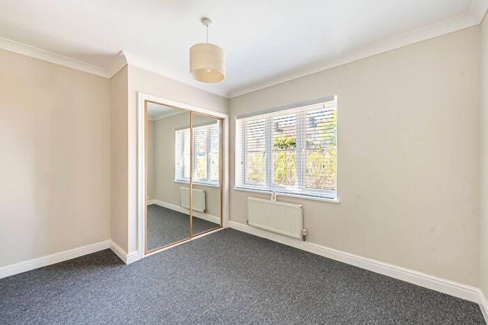 2 Bedroom Flat To Rent In Honeypot Lane, Stanmore, HA7