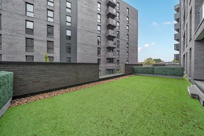 2 Bedroom Apartment For Sale In The Plaza, Advent Way, Manchester, Greater Manchester, M4