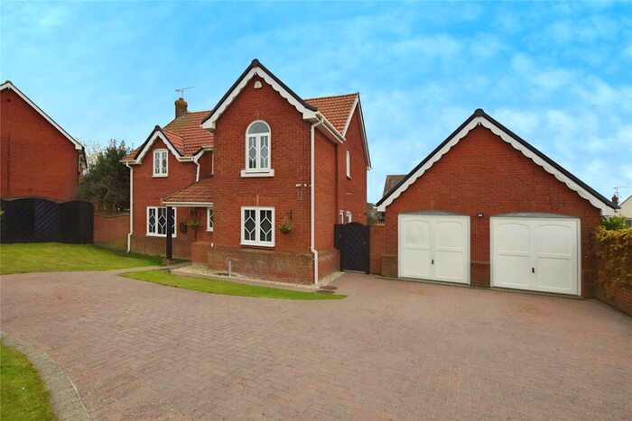 4 Bedroom Detached House For Sale In White Tree Court, South Woodham Ferrers, Chelmsford, Essex, CM3