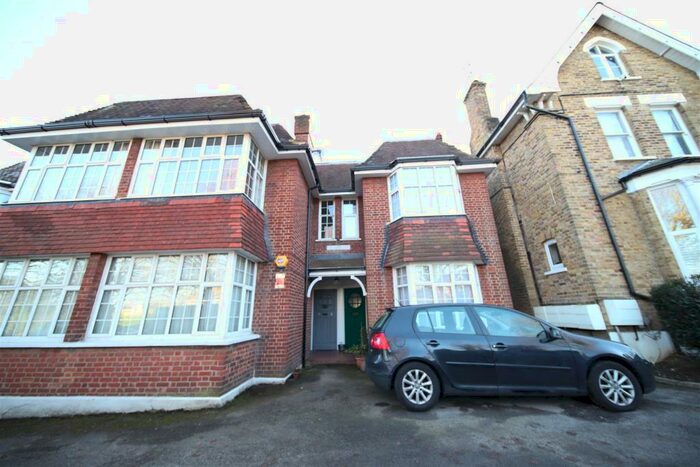 2 Bedroom Flat To Rent In Avenue Road, London, N14