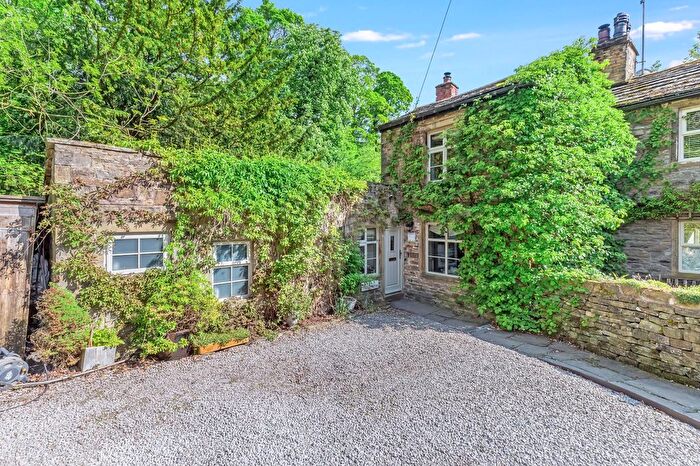 3 Bedroom Semi-Detached House For Sale In Wood Grove, Skipton, North Yorkshire, BD23