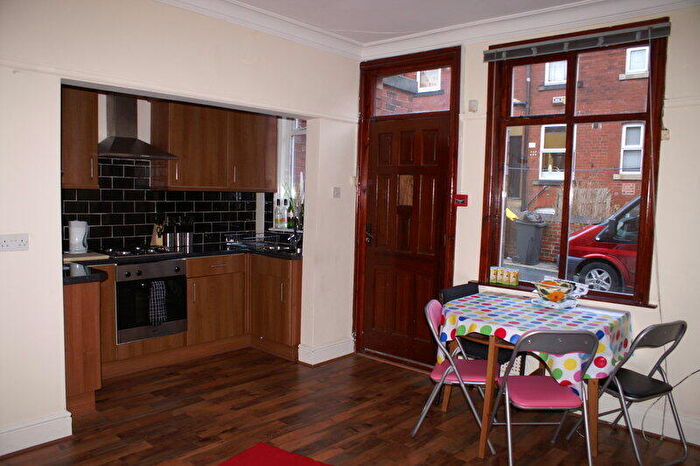 3 Bedroom Terraced House To Rent In Estcourt Avenue, Headingley, Leeds, LS6
