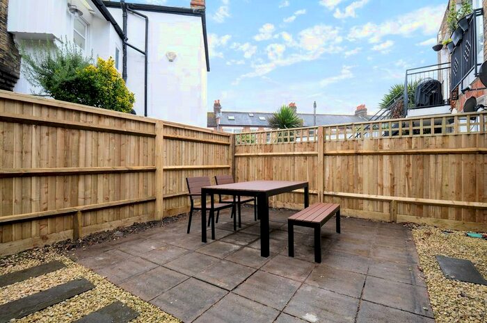 2 Bedroom Maisonette To Rent In Balvernie Grove, Southfields, London, SW18