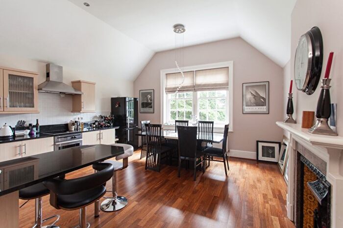 2 Bedroom Flat To Rent In The Old House, Manor Place, Chislehurst, Kent, BR7