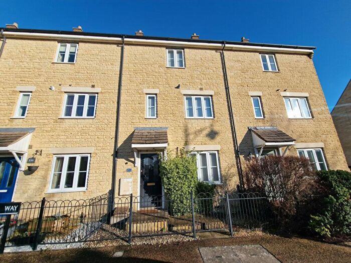 4 Bedroom Town House To Rent In Bluebell Way, Carterton, OX18