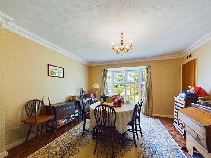 5 Bedroom Detached House For Sale In Southcote Way, Penn, High Wycombe, HP10