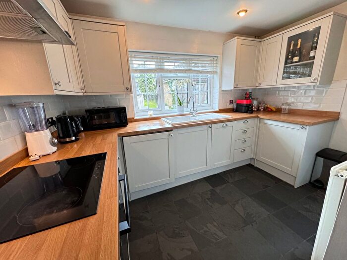 2 Bedroom End Of Terrace House For Sale In Church Road, Streatley, Luton, LU3