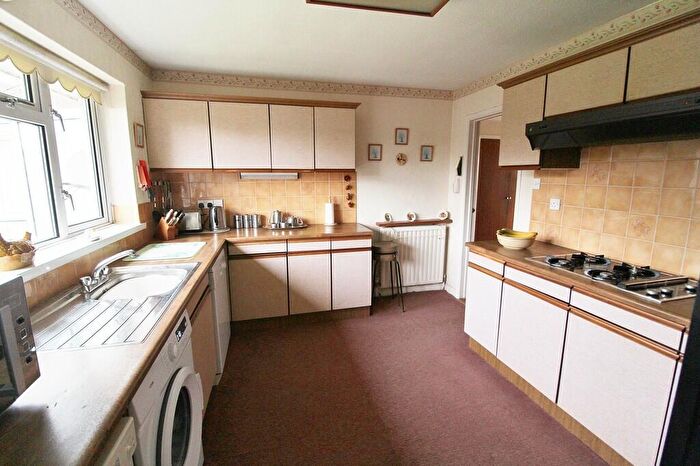 4 Bedroom Detached House For Sale In Brookdale Close, Waterlooville, PO7