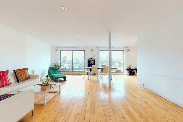 2 Bedroom Apartment To Rent In Cavell Street, Whitechapel, London, E1