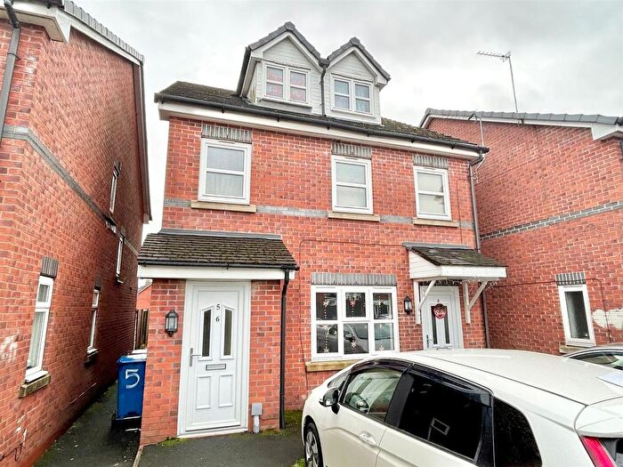 1 Bedroom Flat For Sale In Pennington Square, Leigh, WN7
