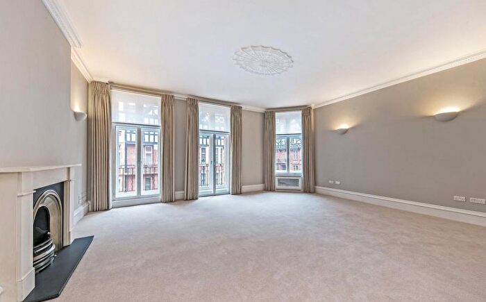 3 Bedroom Apartment To Rent In Shroton Street, Marylebone, London, NW1