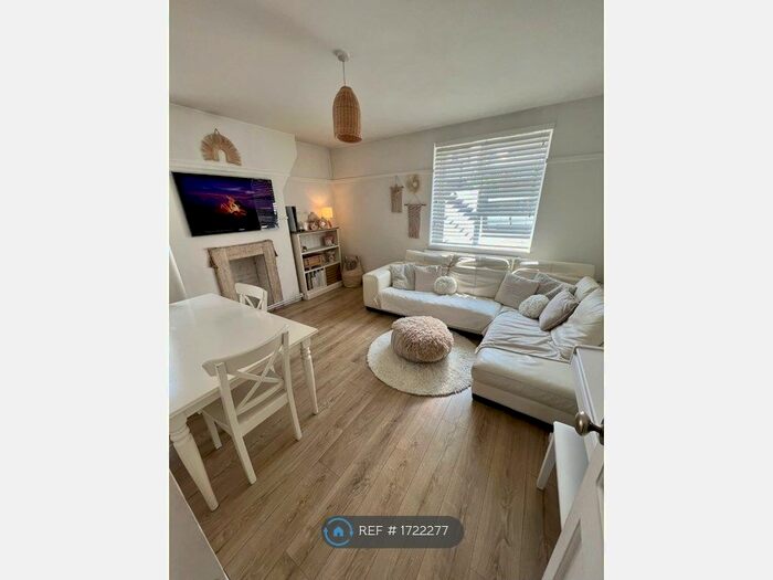 2 Bedroom Flat To Rent In Hathaway House, London, N1