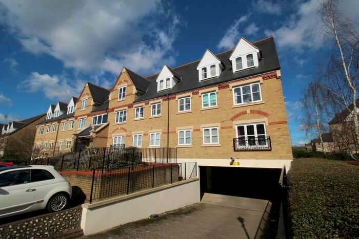 2 Bedroom Flat To Rent In Exeter Close, Watford, Hertfordshire, WD24