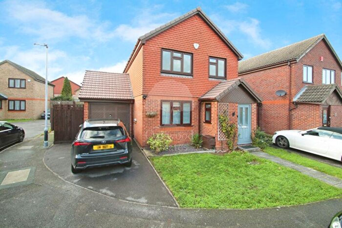 4 Bedroom Detached House To Rent In Holmlea Road, Datchet, SL3