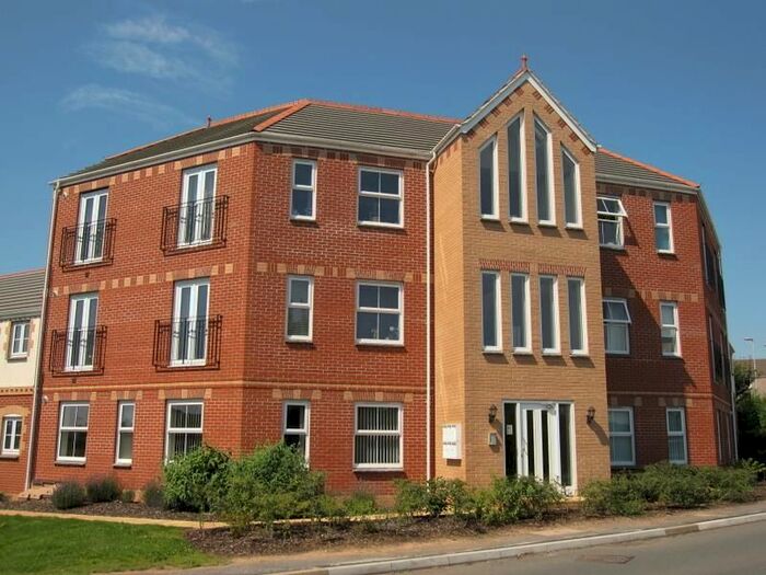 2 Bedroom Flat To Rent In Drake Close, Cullompton, Devon, EX15