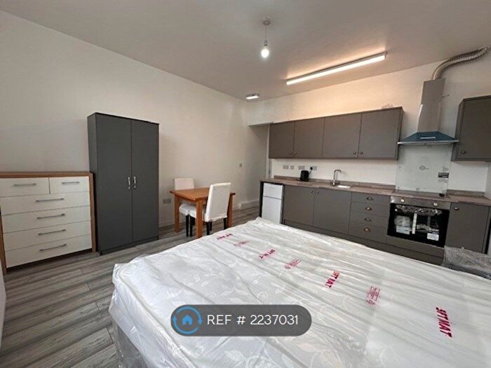 Studio To Rent In London Road, Sheffield, S2