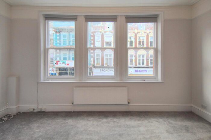 2 Bedroom Flat To Rent In Broadway Parade, (), Hornsey, N8