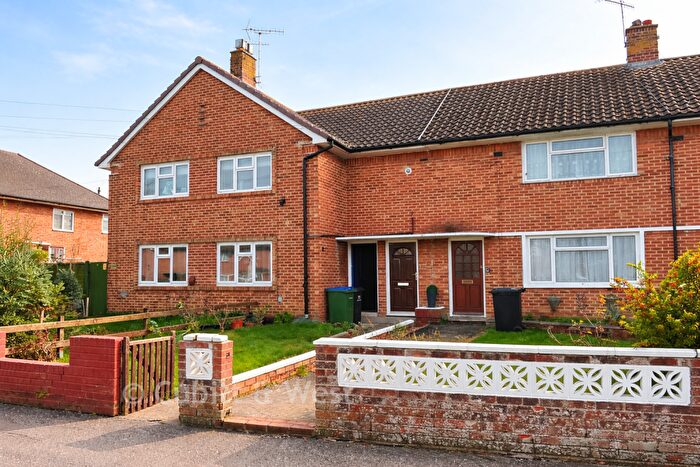 3 Bedroom Maisonette For Sale In Manning Road, Littlehampton, West Sussex, BN17