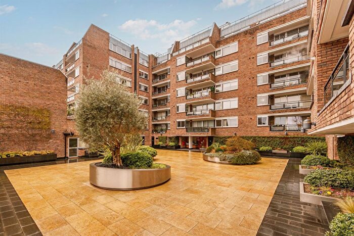 2 Bedroom Flat To Rent In Campden Hill Road, London, W8