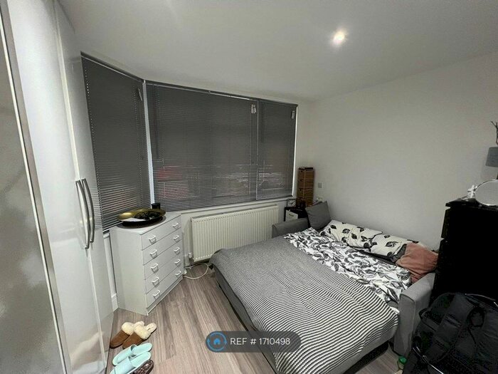 2 Bedroom Flat To Rent In Cains Lane, Feltham, TW14