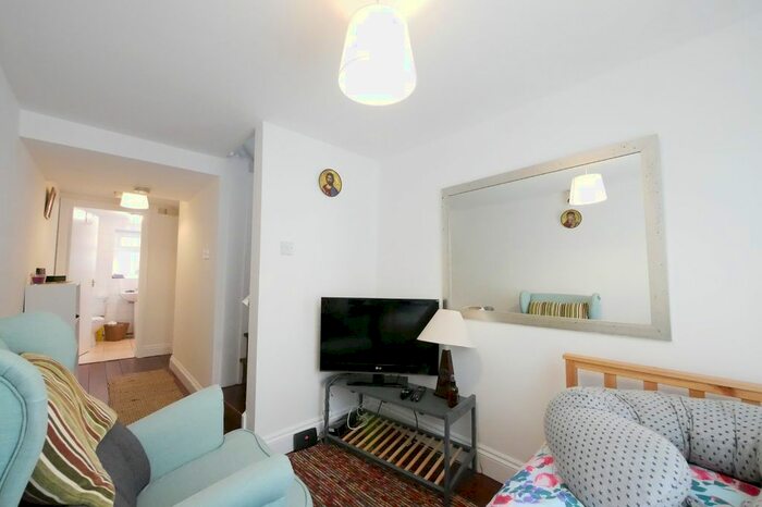 1 Bedroom Terraced House To Rent In Kingsland Road, Shoreditch, E2