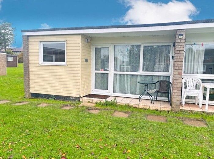 2 Bedroom Chalet For Sale In Newport Road, Hemsby, Great Yarmouth, NR29