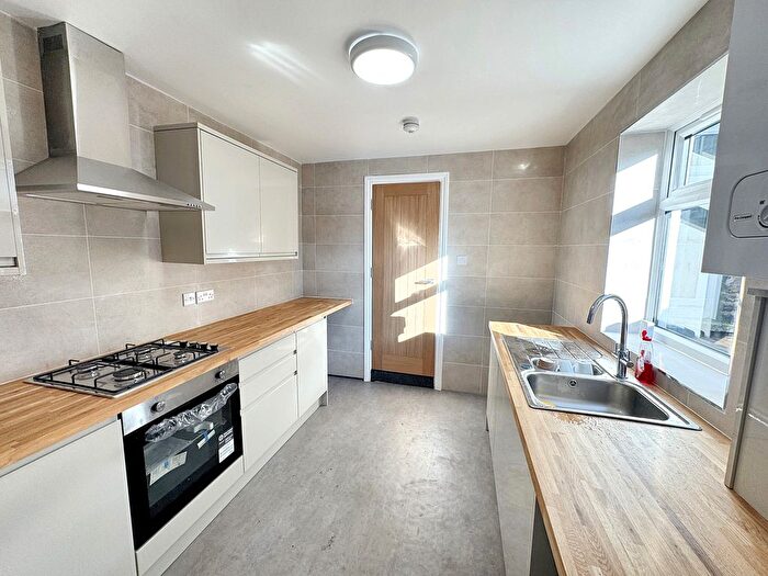 2 Bedroom Property To Rent In Holbrook Road, Stratford, E15