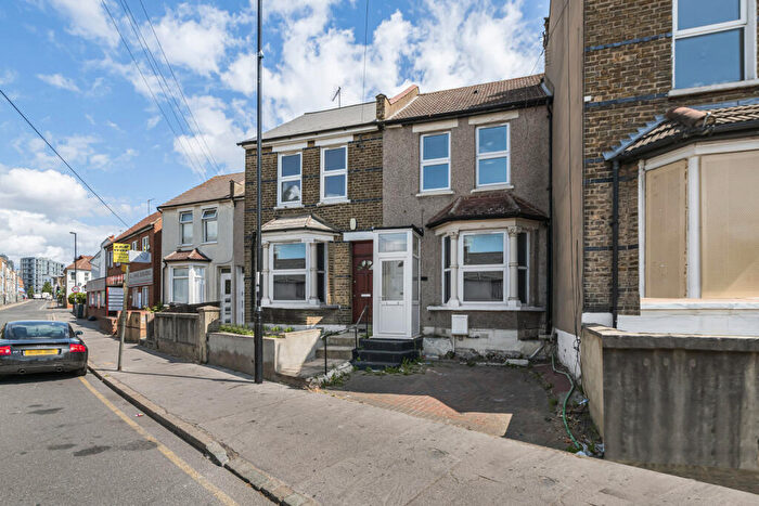 3 Bedroom Terraced House For Sale In Handcroft Road, Croydon, CR0